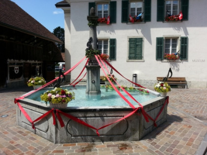 Dorfbrunnen Sternenplatz beim Dorfmuseum